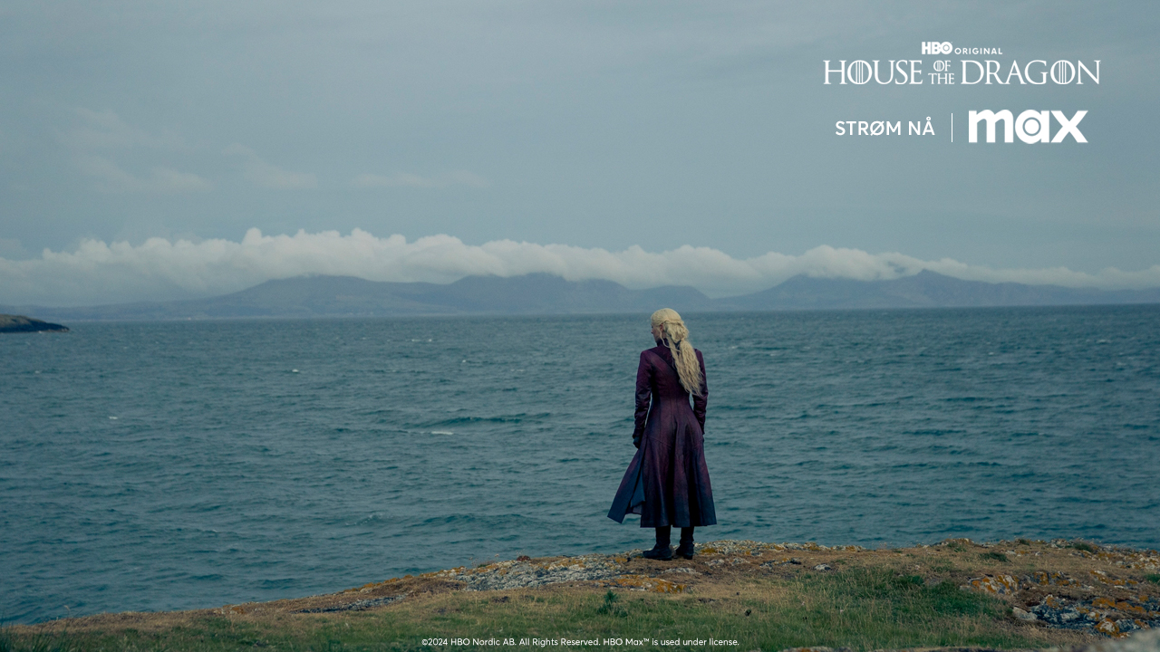 D´Arcy i rollen som prinsessee Rhaenyra Targaryen ser ut over havet.